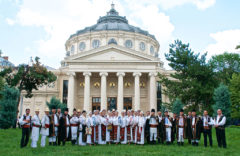 Festivalul internațional de folclor ,,Garofița Pietrei Craiului’’ Festivalul internațional de folclor ,,Garofița Pietrei Craiului’’